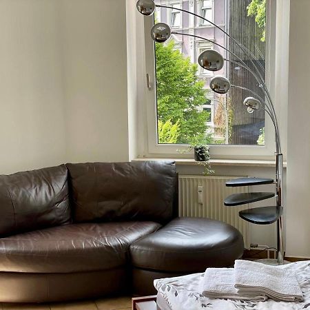 Nostalgie Apartment - 3 Zimmer, 5 Betten, 7 Personen, Kontaktloses Einchecken, Netflix Wuppertal Exterior foto